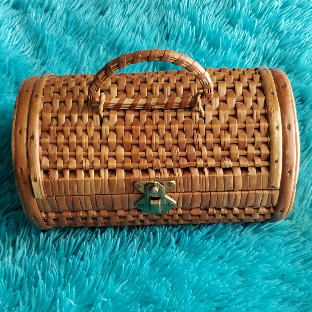 Vintage barrel wicker purse